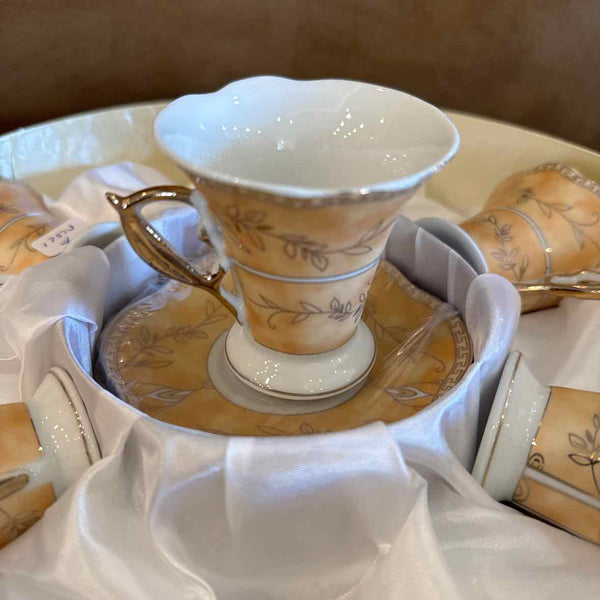 D'Lusso Collection Six Cups And  Saucers