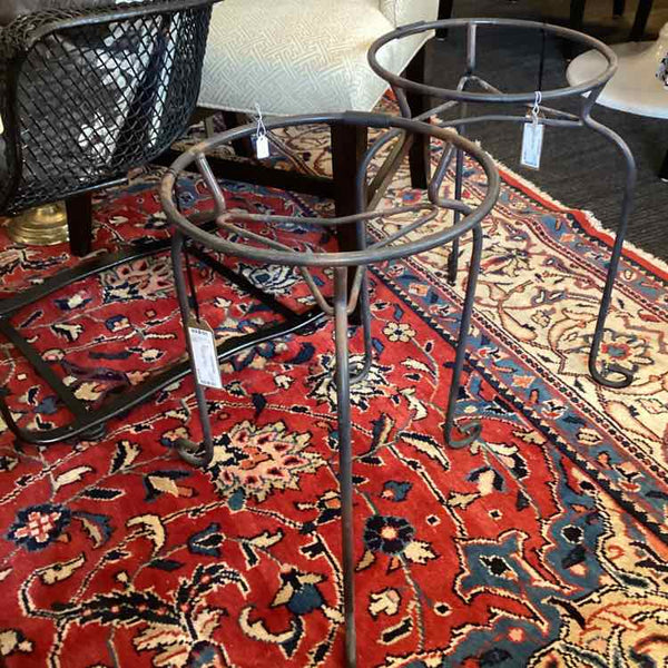 Iron Pot Stand