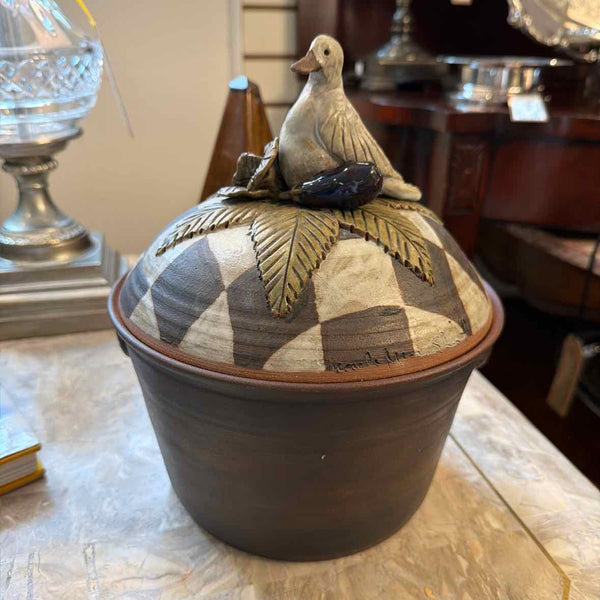 Terra Cotta Pot With Lid
