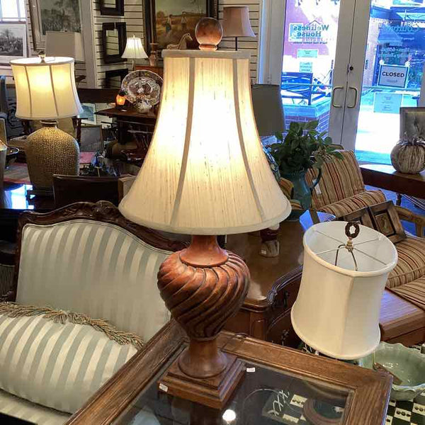 Traditional Wood Base Lamp