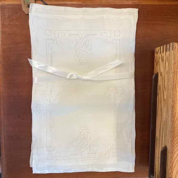 7 Linen Placemats