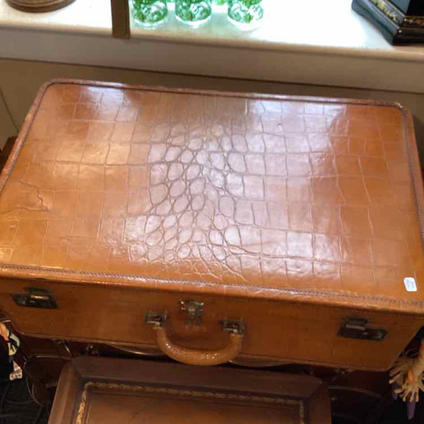 Vintage Brown Textured Leather Suitcase