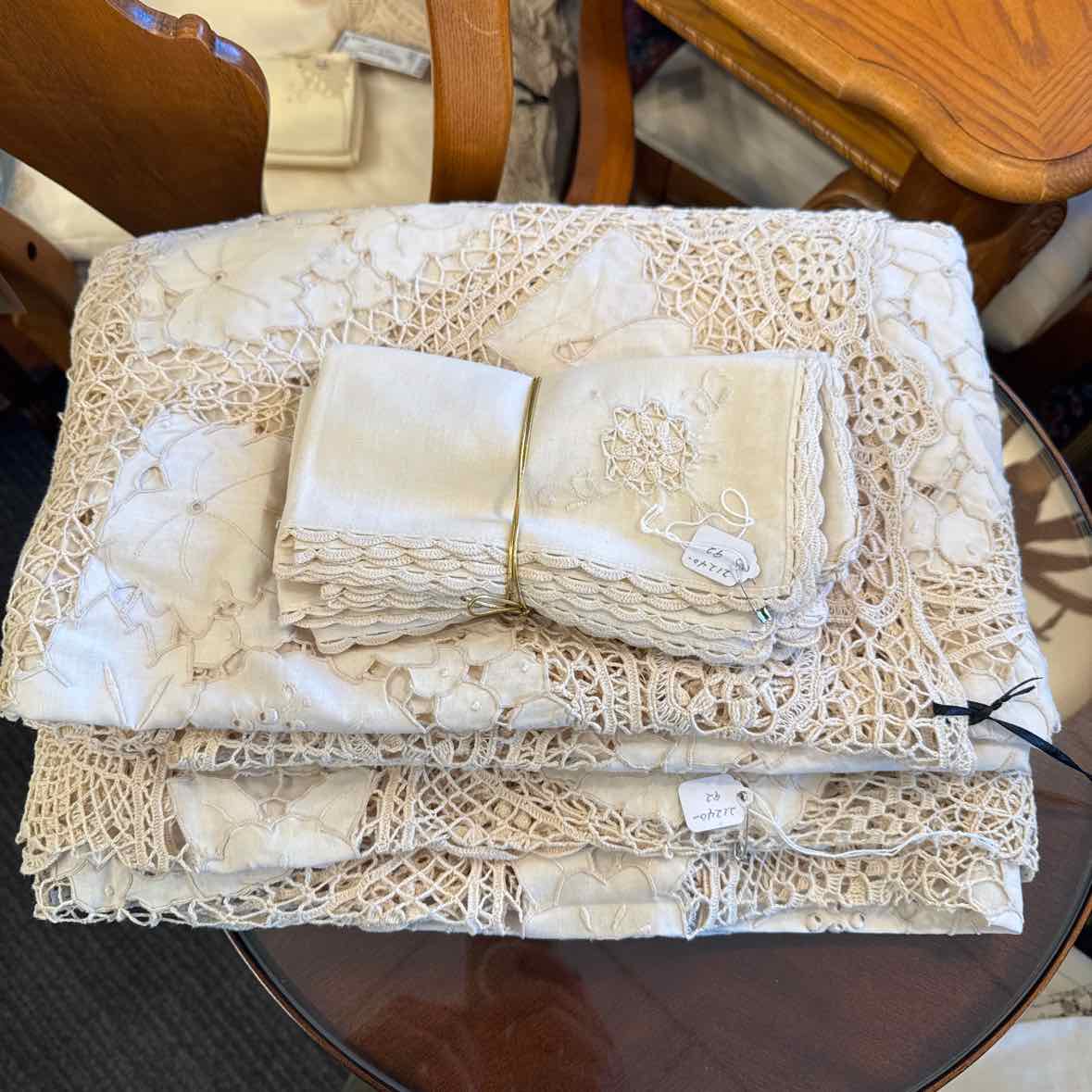 Vintage Beige Lace Tablecloth & 9 Napkins