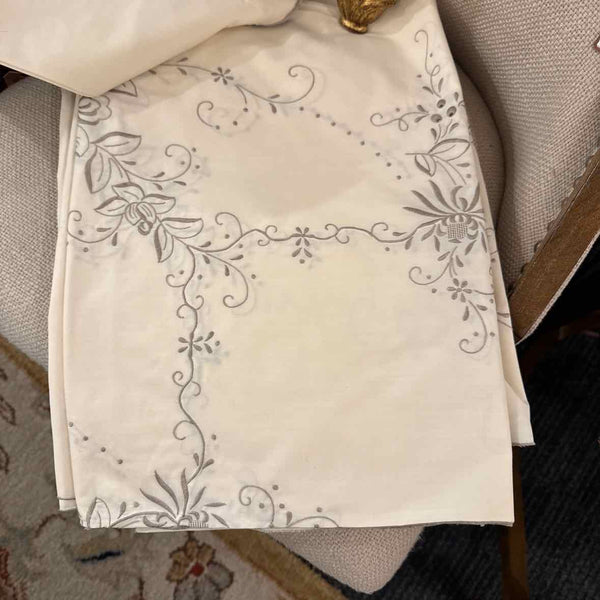 Ecru Tablecloth and Napkins