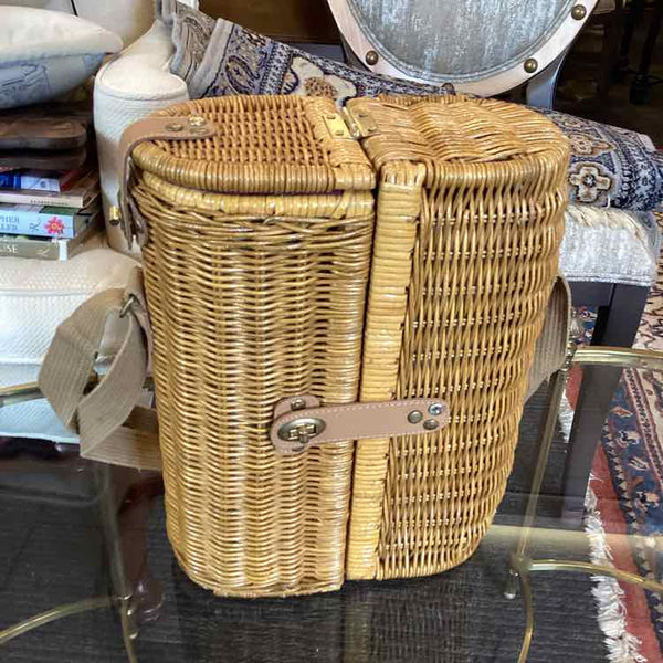 Wine Rattan Basket With Accessories