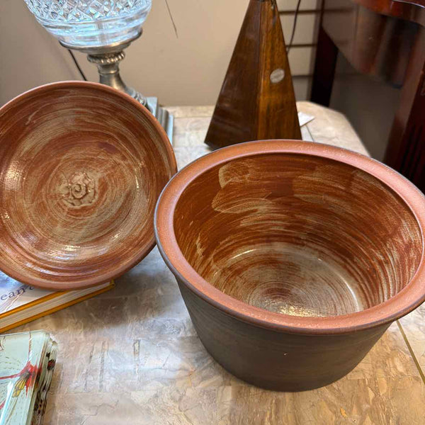 Terra Cotta Pot With Lid