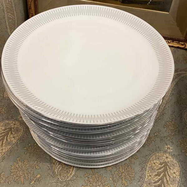 14 Mid-Century Dinner Plates