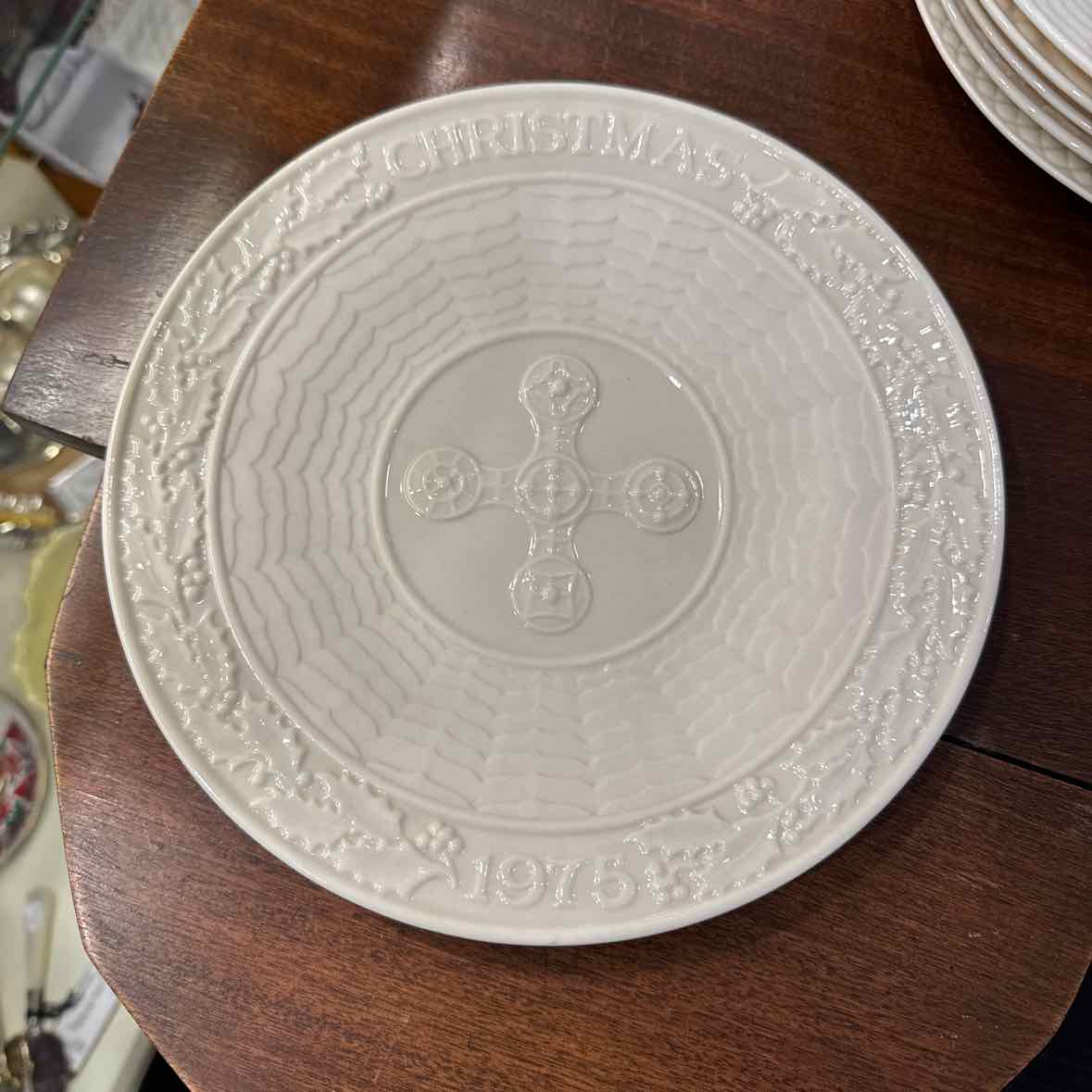 Belleek 1975 Christmas Plate