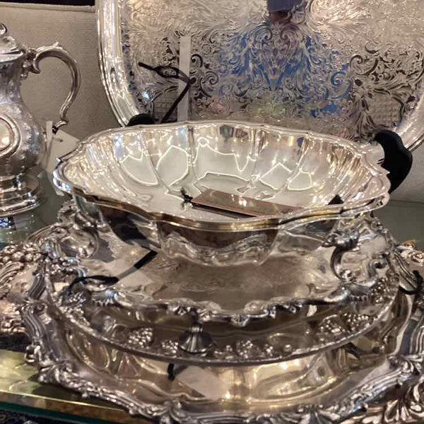 Chippendale Silverplate Scalloped Bowl