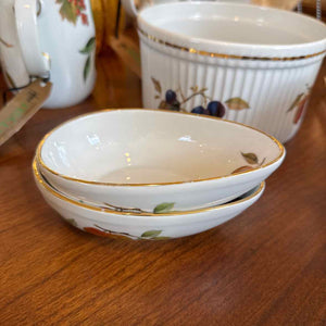 Royal Worcester "Evesham" Set off 2 Avocado Dishes