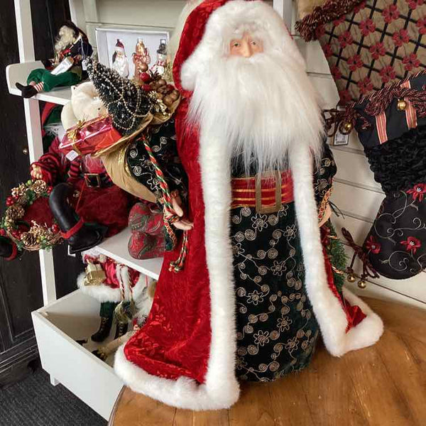 Santa w/Wreath & Presents
