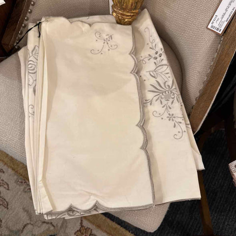 Ecru Tablecloth and Napkins