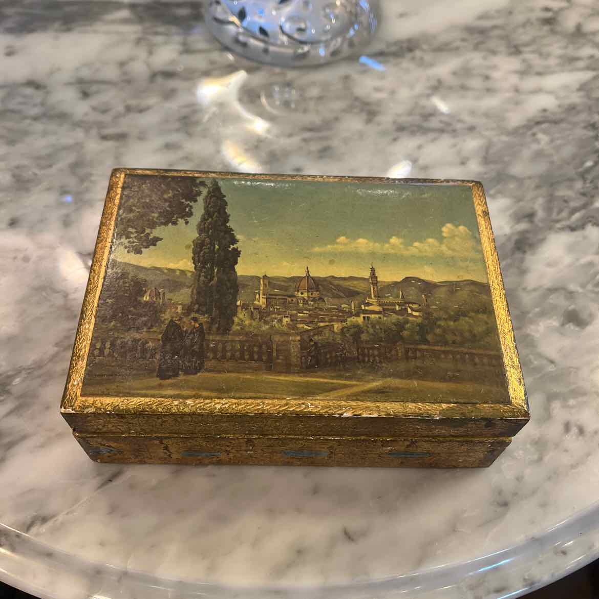 Scenic Florine Box