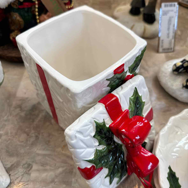 Holly Berry Gift Box - Lefton