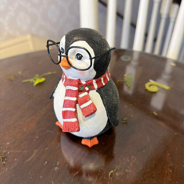 Resin Penquin w/Glasses