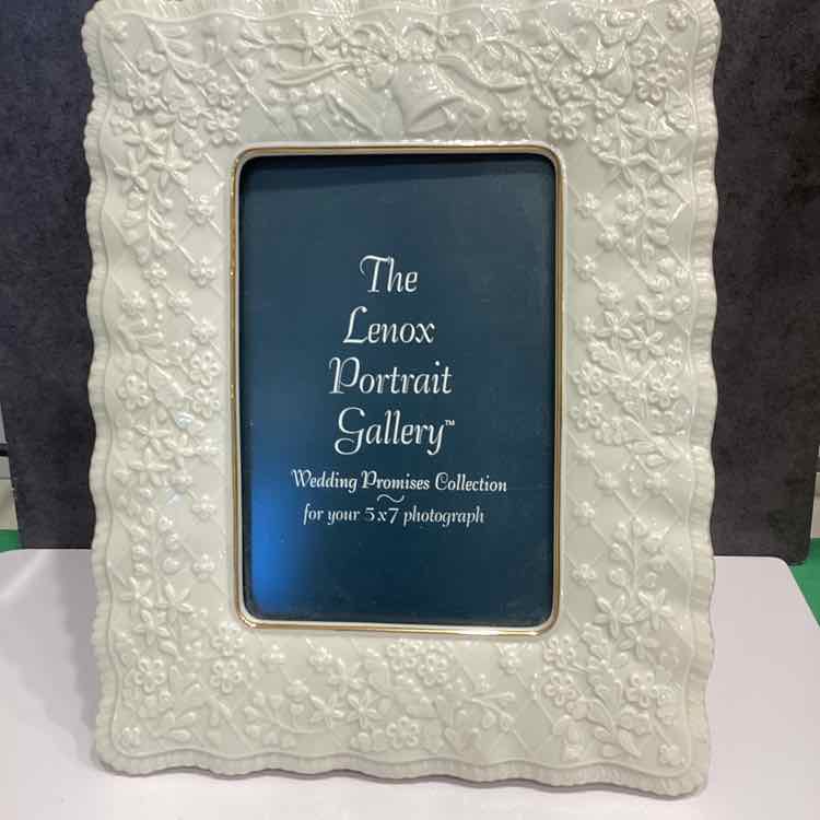 Lenox Frame
