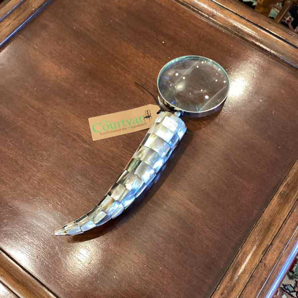 Magnifying Glass - Mother of Pearl