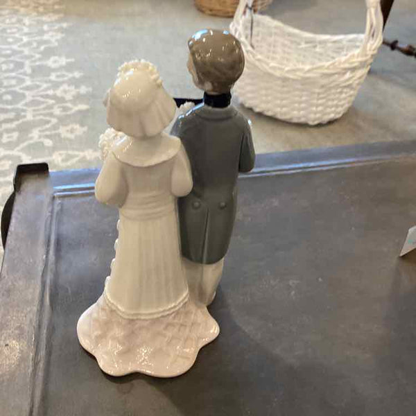 Lladro Bride & Groom Figurine