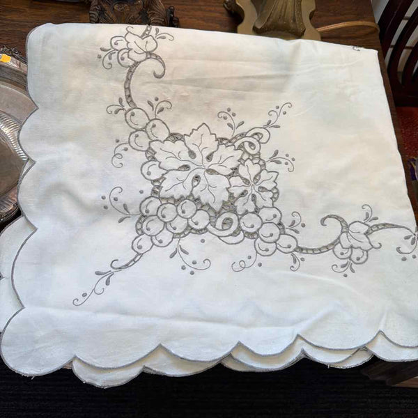 Vintage Embroidered Tablecloth & 12 Napkins