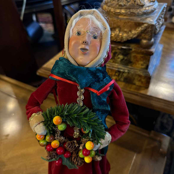 Lady Caroler with Wreath (Byers)