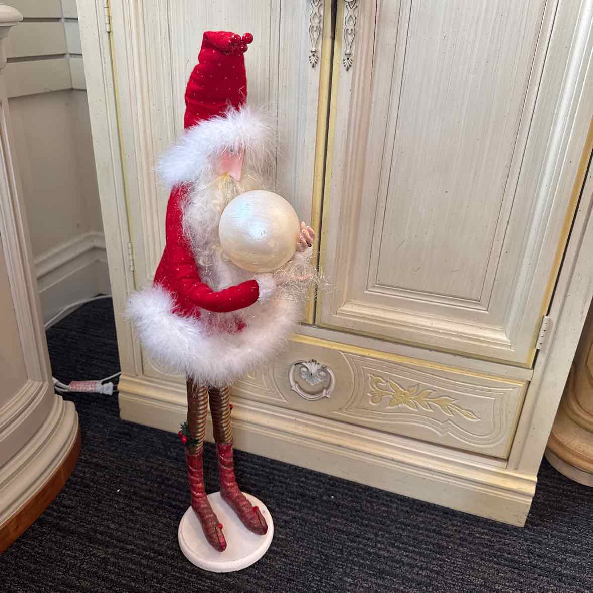 Skinny Santa w/Snowball