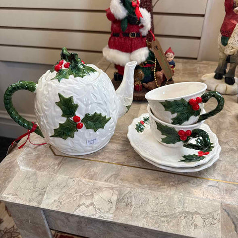 Holly Berry Teapot & 2 cups/saucers - Lefton