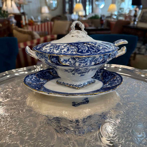 Small Tureen w Ladle