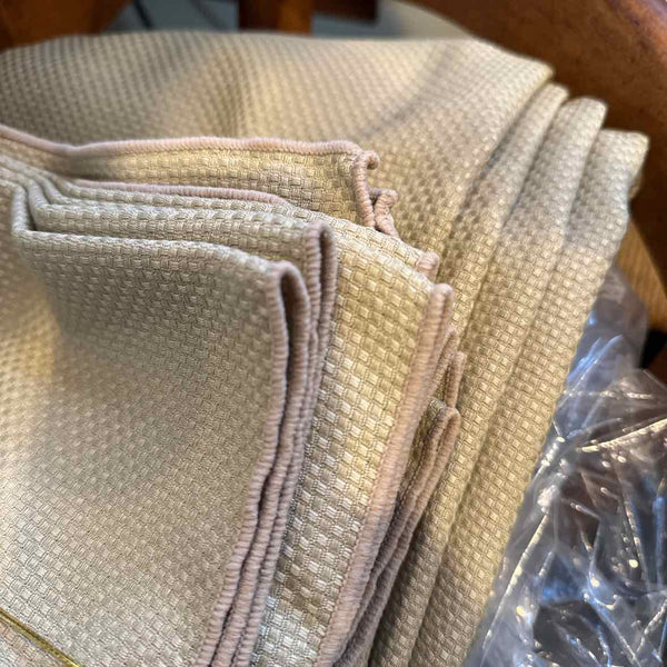 Round Tablecloth with 12 Napkins