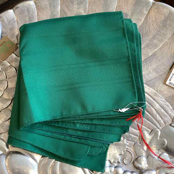 8 Green Napkins