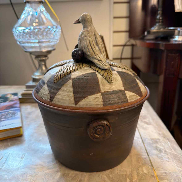 Terra Cotta Pot With Lid