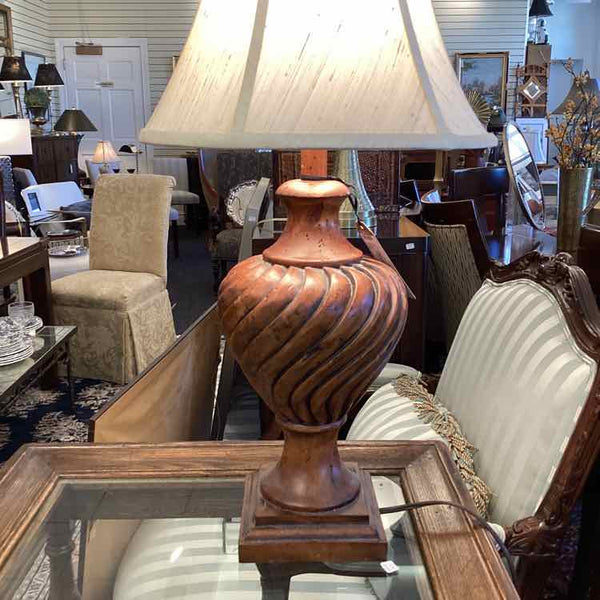 Traditional Wood Base Lamp