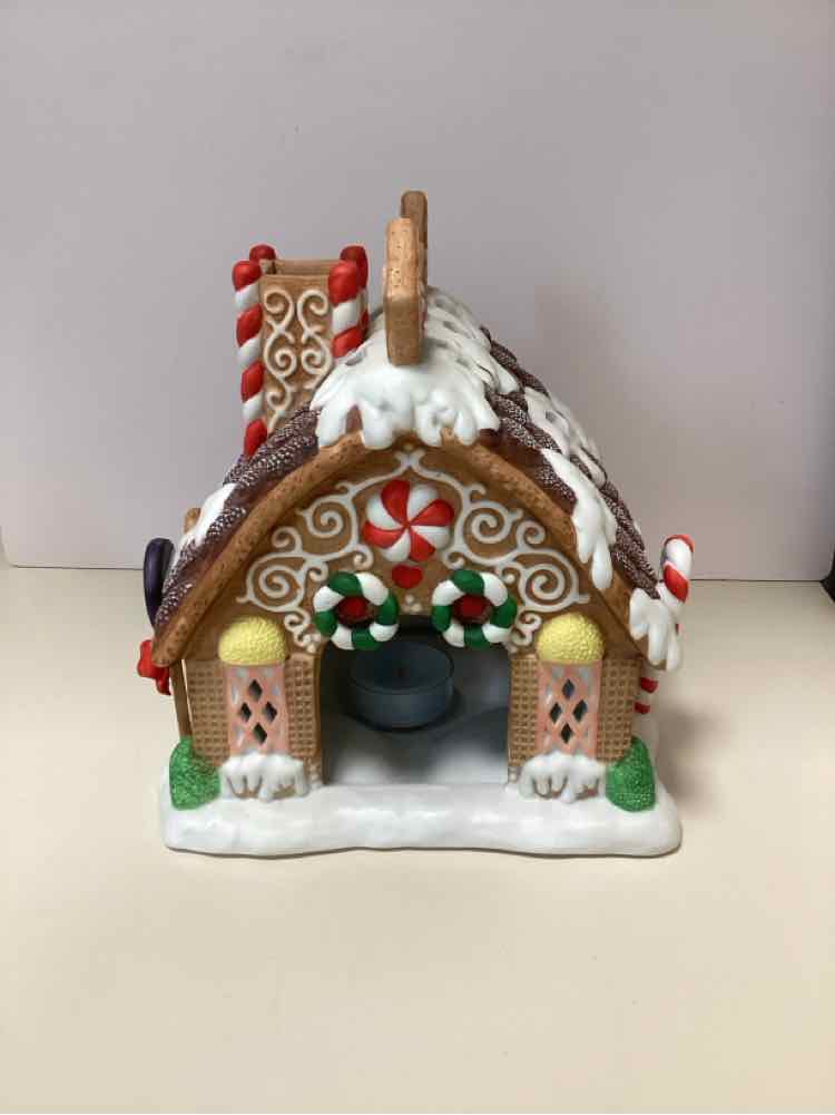 Retired Partylite Gingerbread Tealight House