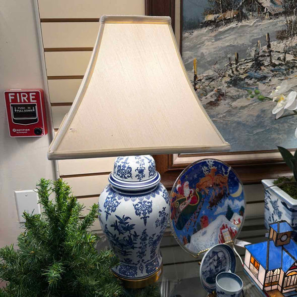 Pr. Bllue/White Ceramic Lamps