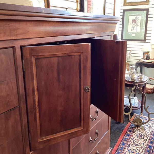 Henredon Double Dresser Aged Cherry - Cavalier