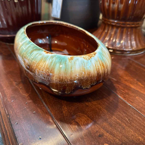 Roseville Oval Planter