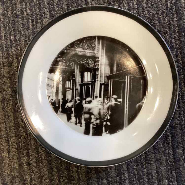 Set of 4 Vintage Marshall Field Plates