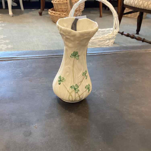 Belleek Daisy Shamrock Vase