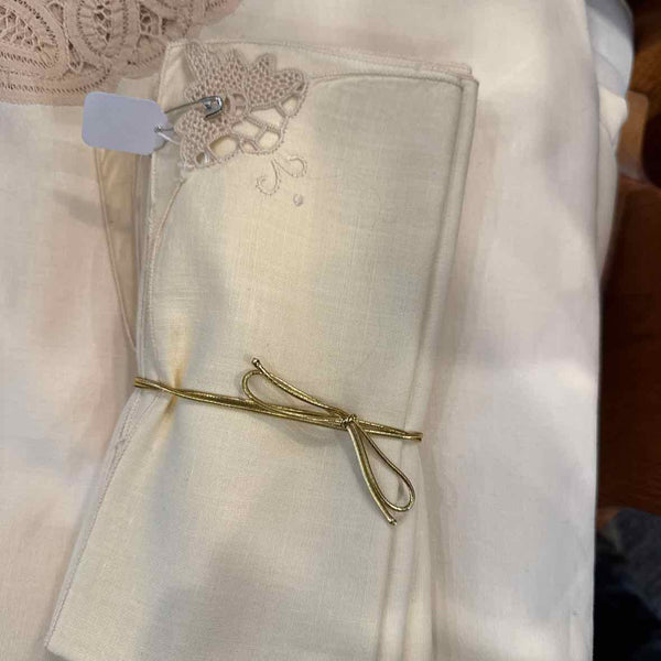 Vintage Beige Overlay Tablecloth & 8 Napkins