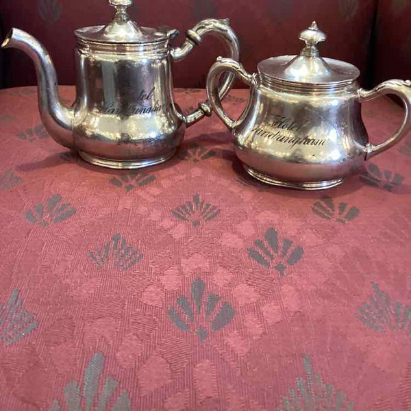 Hotel Sandrungham Sugar/Creamer