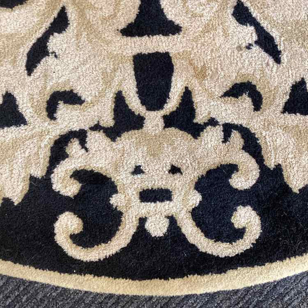 Round Black/Ivory Rug