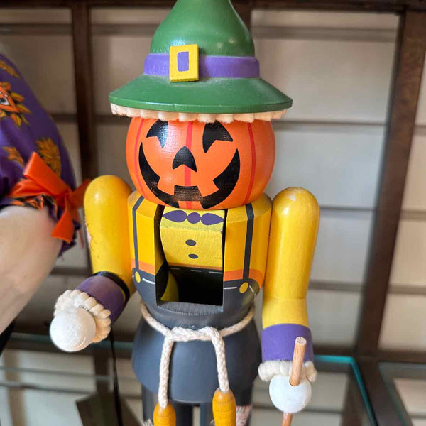 Pumpkin Nutcracker - German