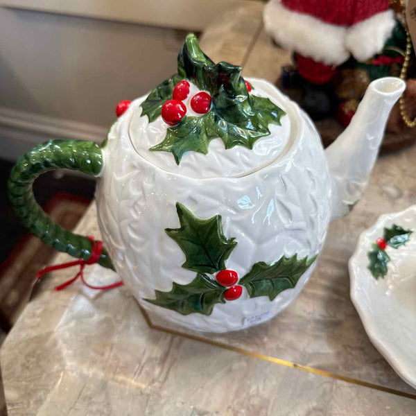 Holly Berry Teapot & 2 cups/saucers - Lefton