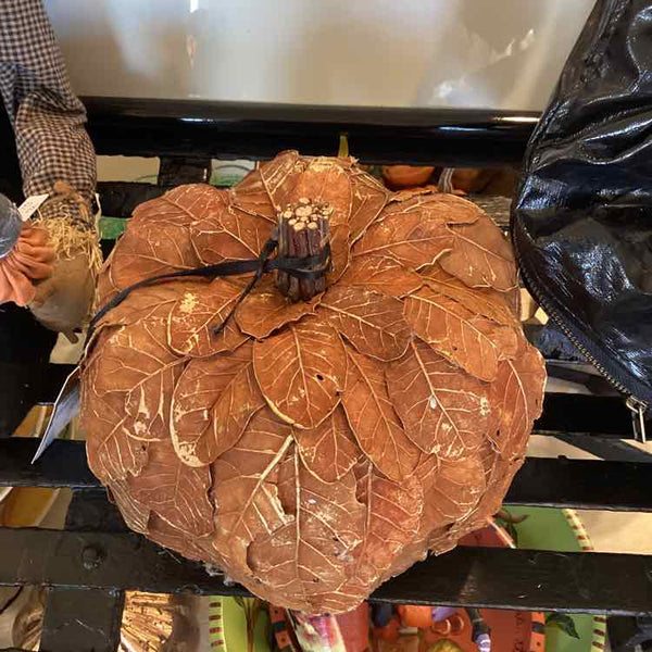 Leaf w/Wood Stem Pumpkin
