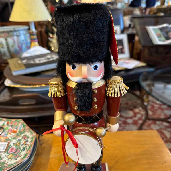 Nutcracker Saluting Soldier