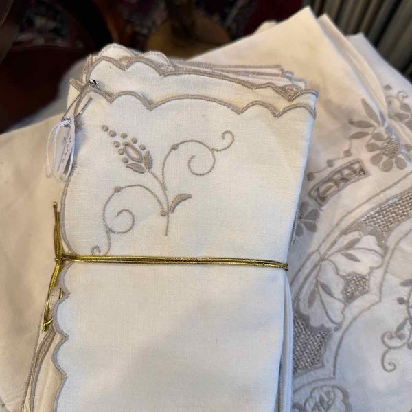 Vintage Beige Lace Tablecloth & 12  Napkins