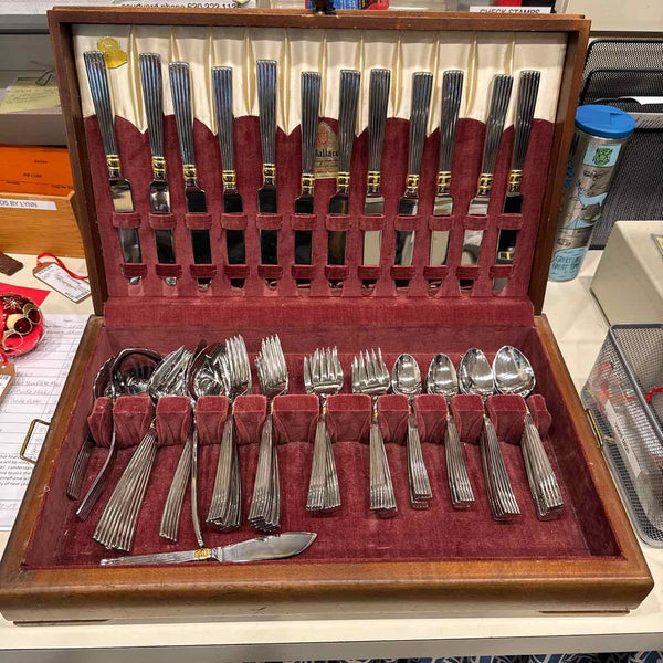 Reed & Barton 67 Pc Gold Crescendo Stainless Steel Flatware