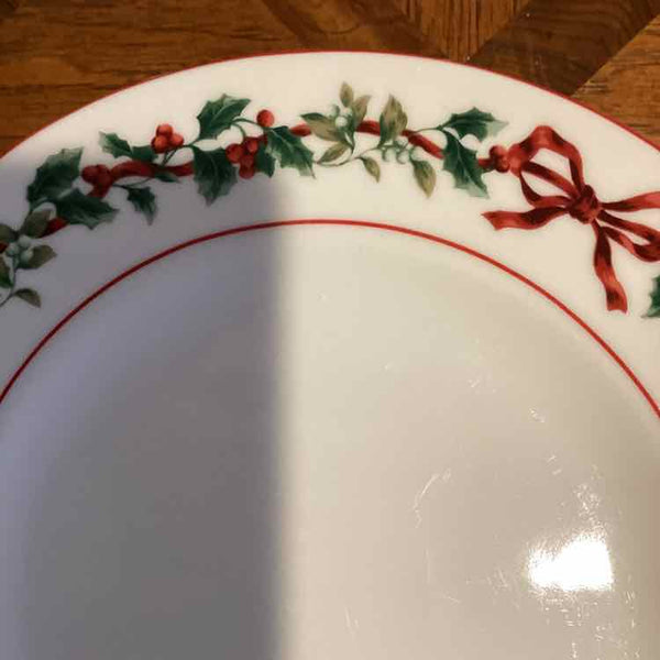 8 Dinner Wm Roberts Plates (Hickory Garland)