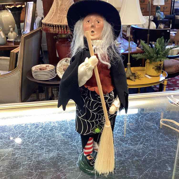 Byer's Choice - Singing Witch
