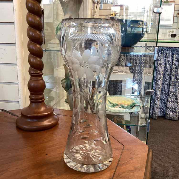 Cut glass Vase w/Floral Detail