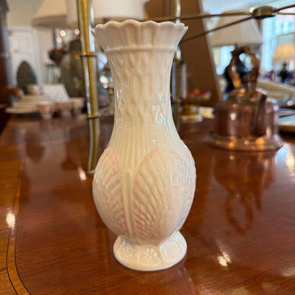 Belleek Ivory/PinK Shell Vase